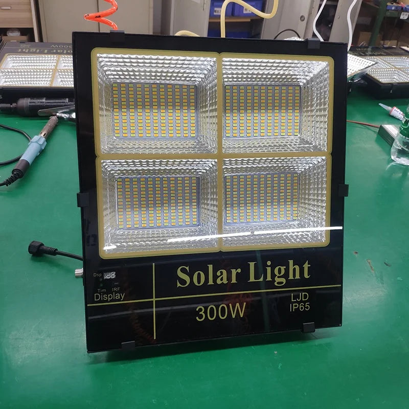 Two-Color Split Outdoor LED Solar Floodlight Lamp for Garden Home Courtyard Rural Roads ABS Body IP66 Rated Solar Street Lights